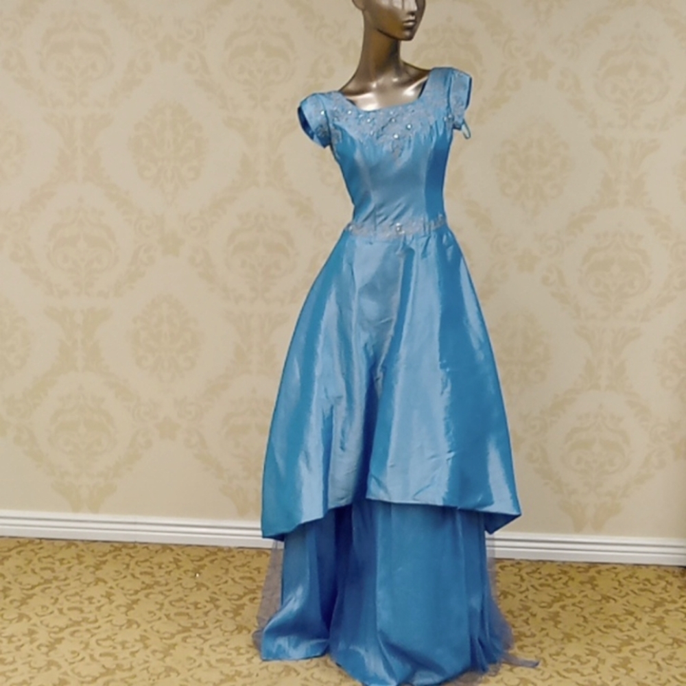 BB Belle size 2 prom dress